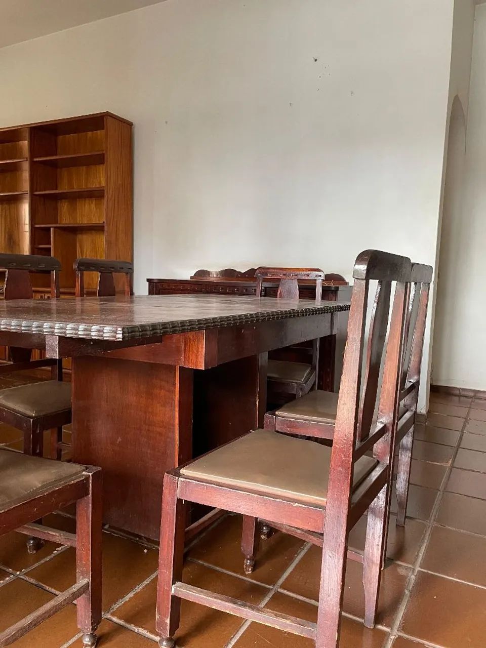 Mesa madeira maciça com 6 cadeiras - Foto 4