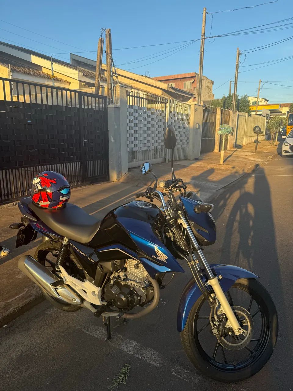 Titan 2024 único dono