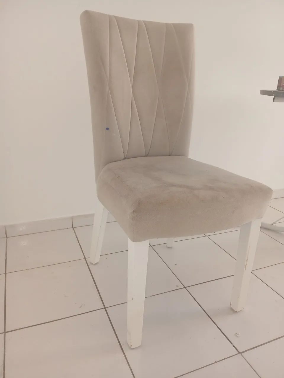 2 Cadeiras Estofadas de Encosto Alto - R$ 100 cada - Foto 5