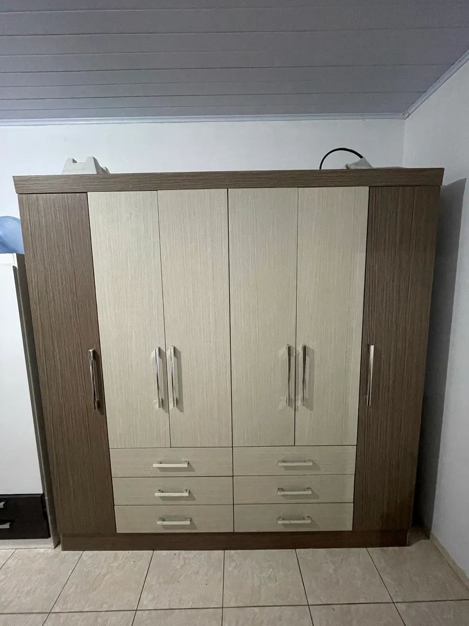 guarda-roupa casal de 6 portas e 6 gavetas