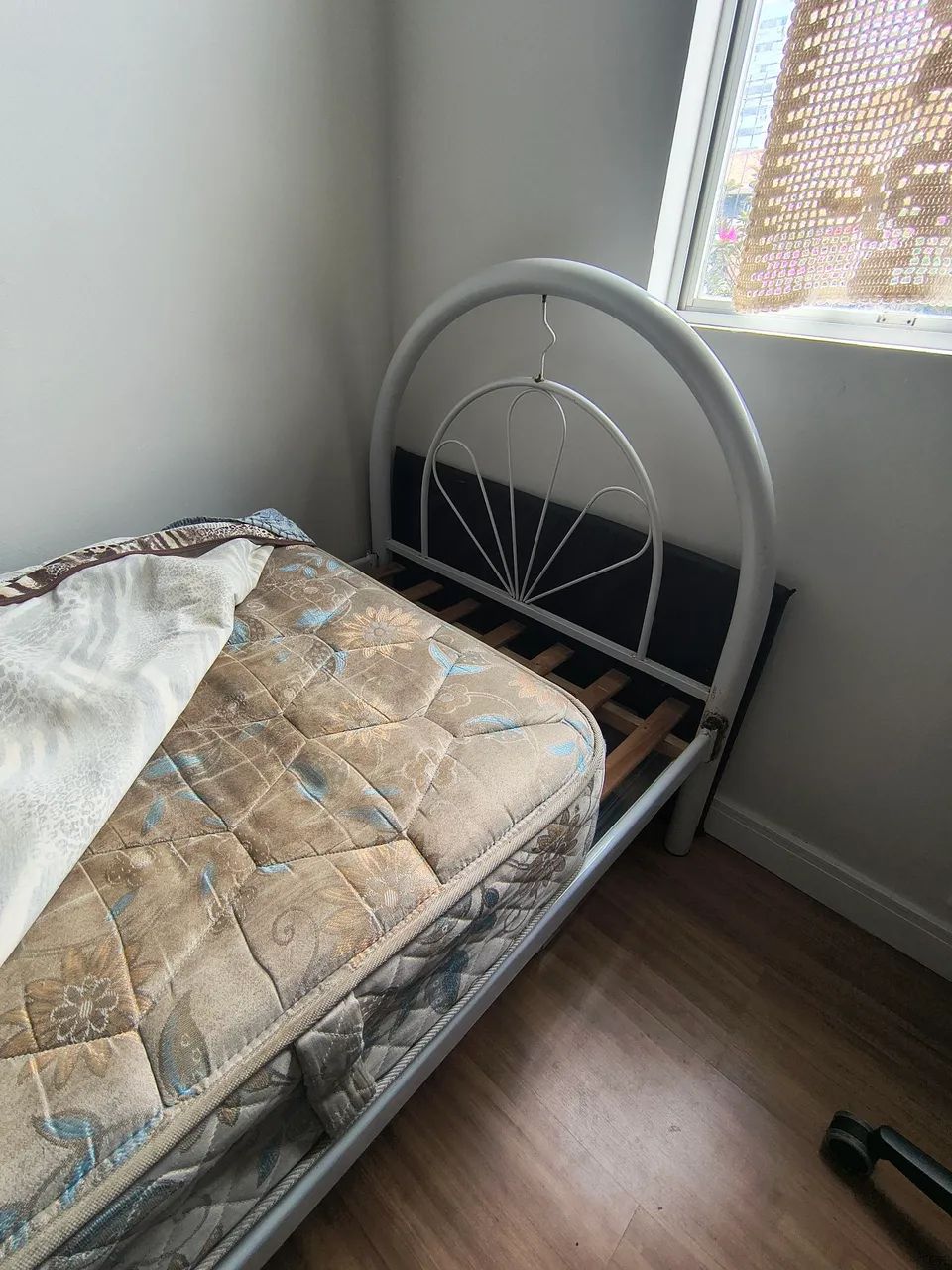 Cama solteiro ferro + colchão - Foto 4