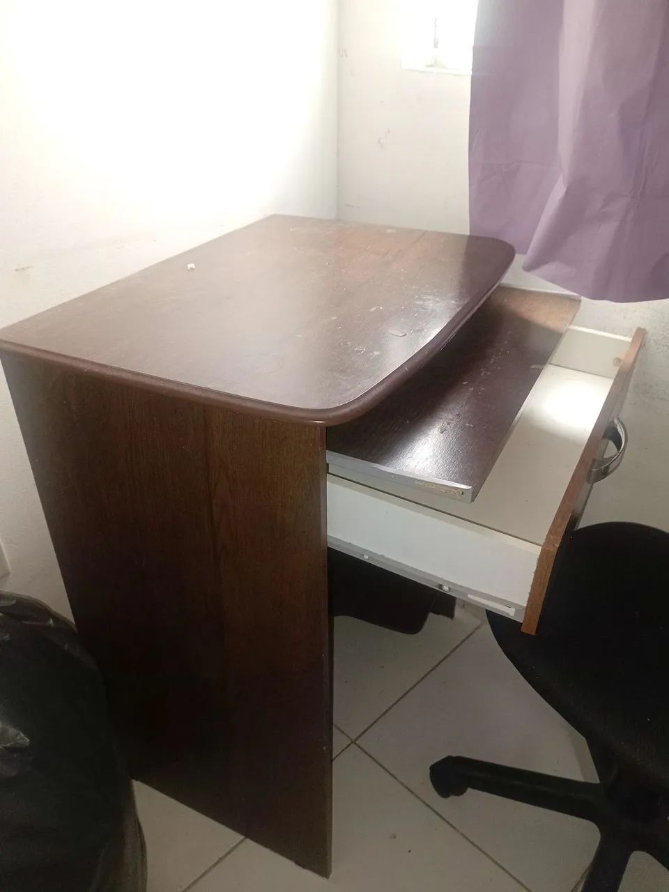 Escrivaninha com cadeira  - Foto 2