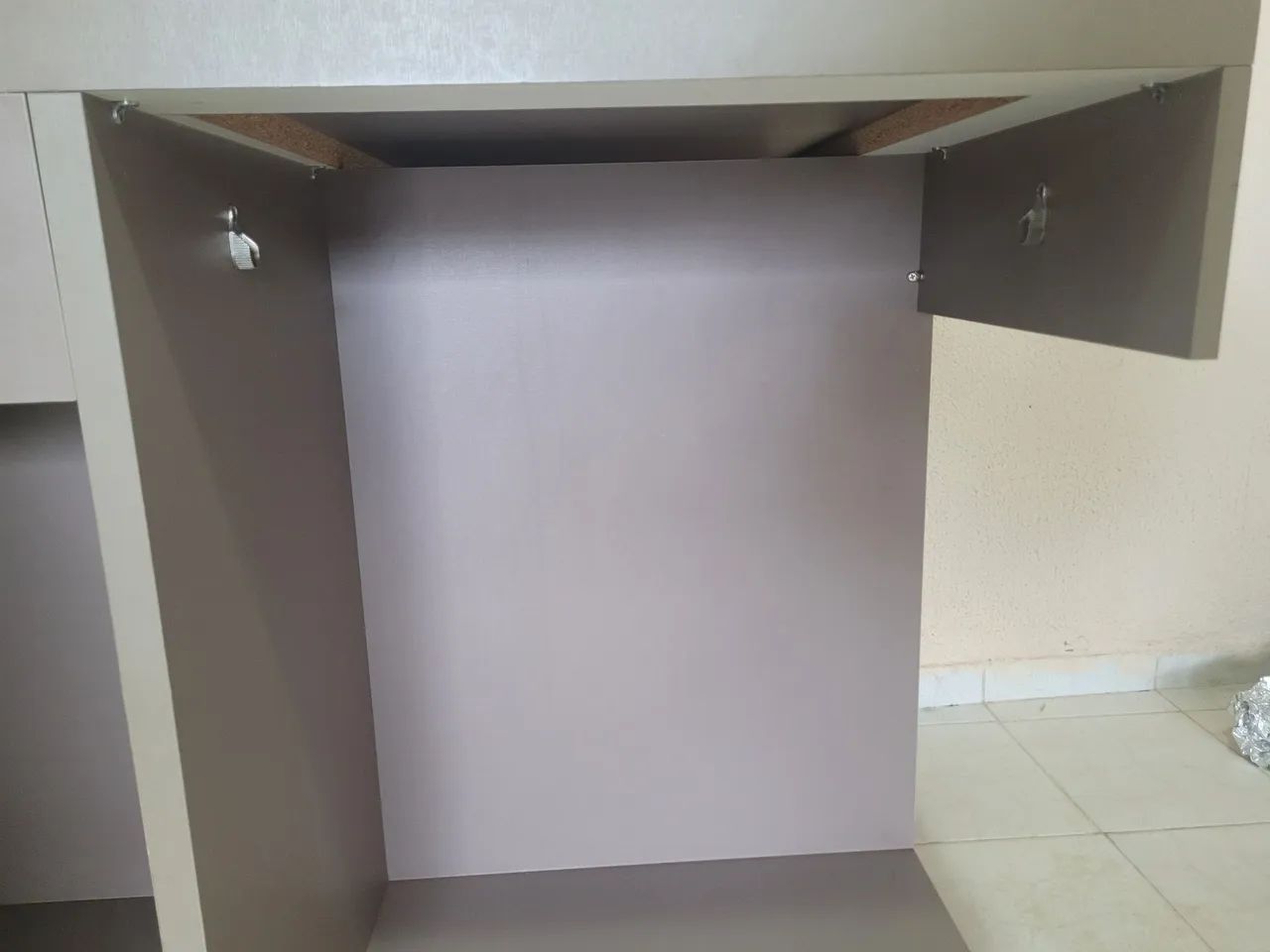 Mesa expositor a para loja de roupas com rodinhas - Foto 4
