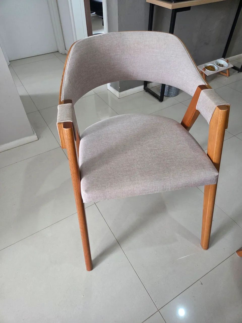 Mesa 6 lugares em madeira maciça, 180x100cm - Foto 4