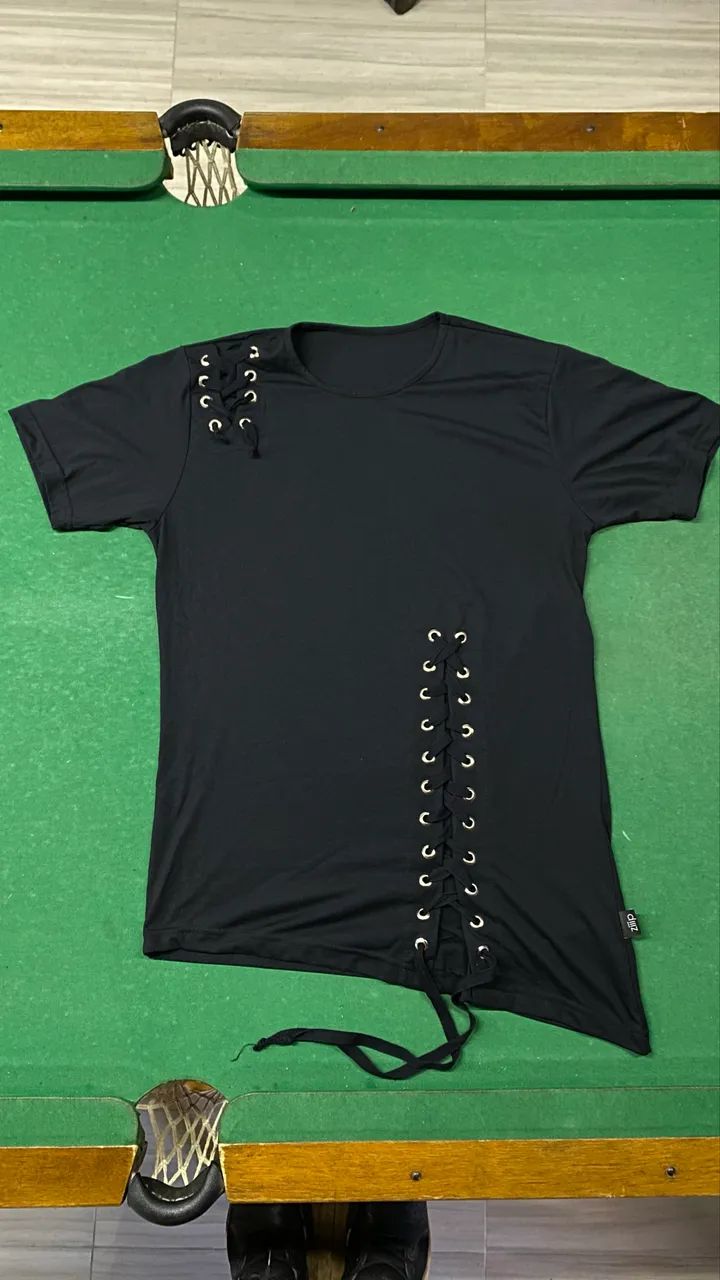 Camiseta Long Line com detalhes