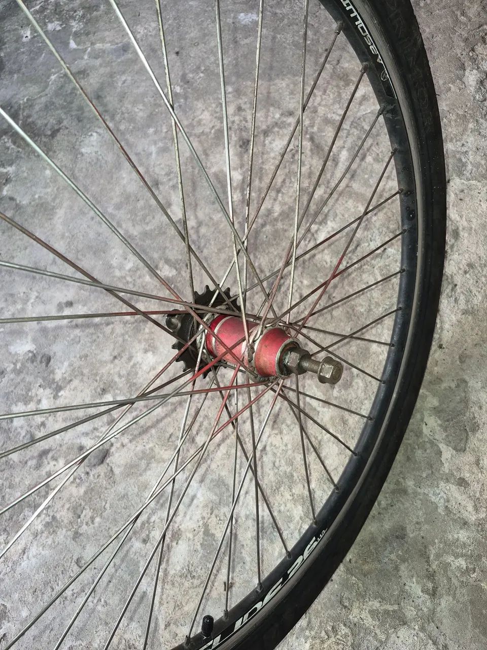 Rodas de Bicicleta usadas aro 26 completa - Foto 4