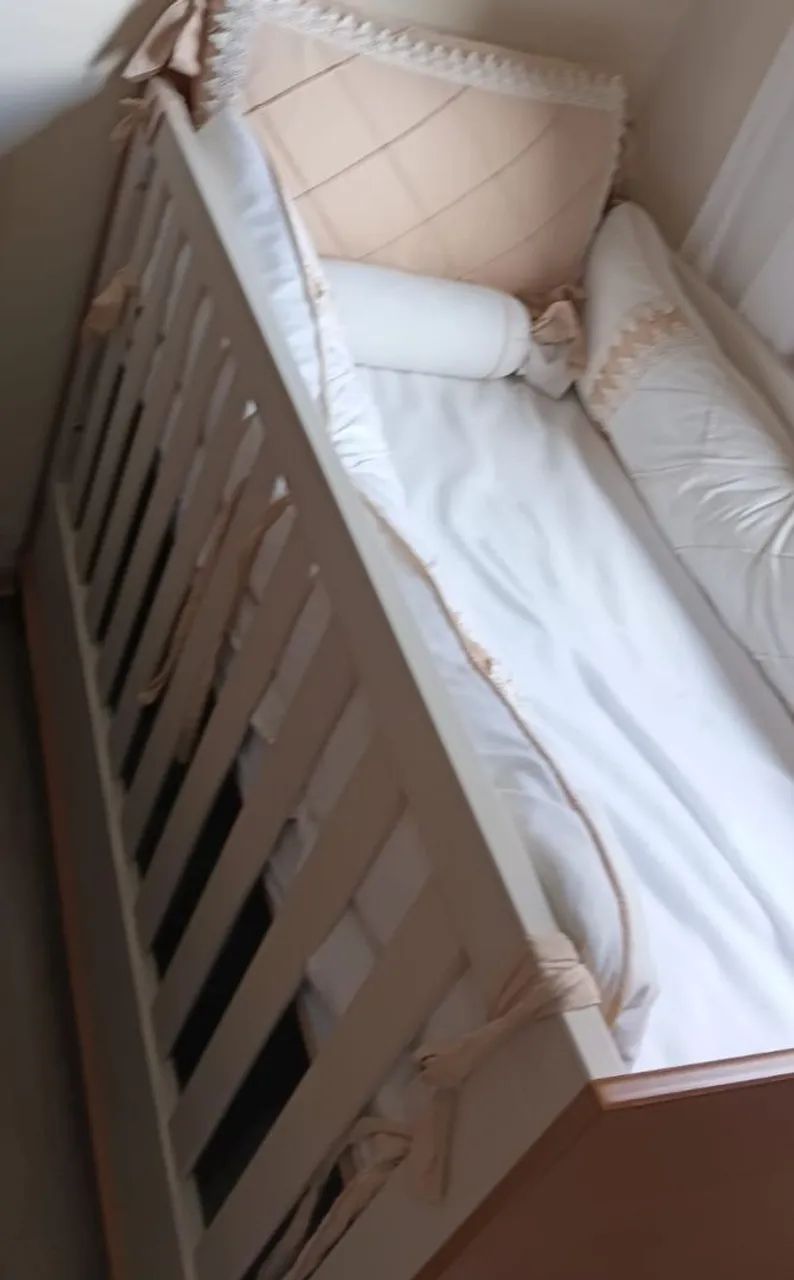 BERÇO VIRA CAMA E CÔMODA  - Foto 4