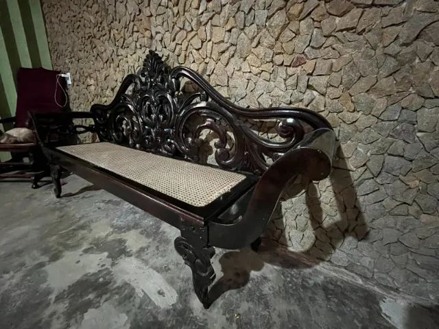 Sofá colonial com palha  (Canapé, Marquesão antigo em madeira) - Foto 2