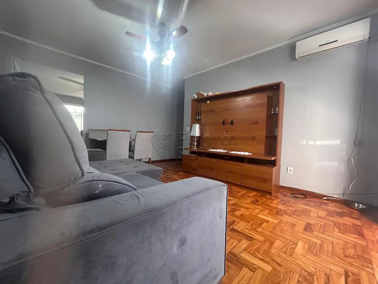 Excelente apartamento 2 dormitórios na região central - Foto 2