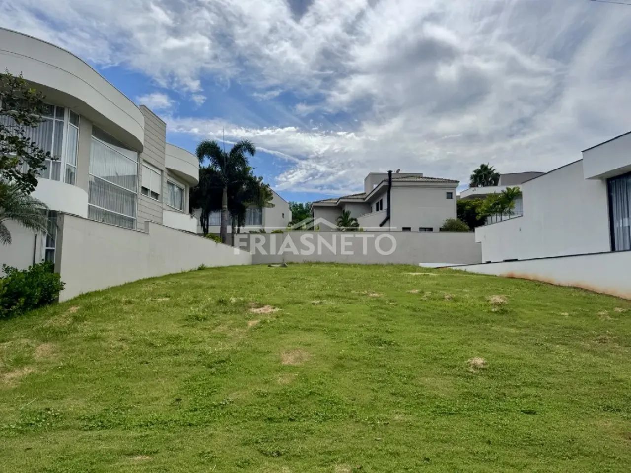Terreno à venda no Condomínio Alphaville em Piracicaba