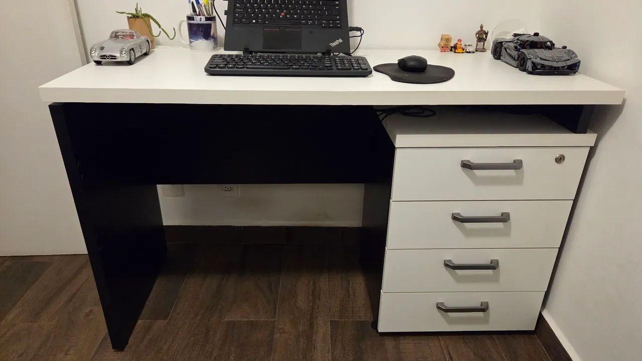 Escrivaninha  com gavetas / Mesa de Trabalho - Foto 2