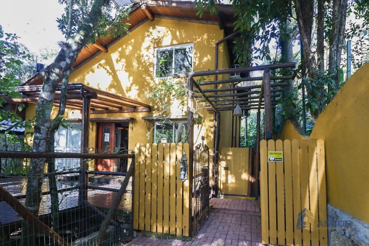 Casa na Lagoa da Conceição 4 Dormitórios, Espaço Gourmet e Charme Natural - Foto 3