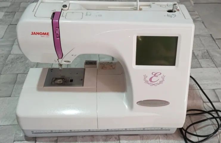 BORDADEIRA JANOME