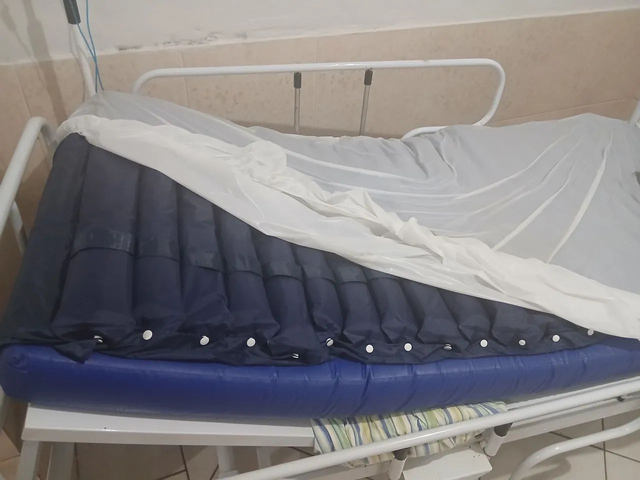 CAMA HOSPITALAR E COLCHAO DE HOSPITALAR - Foto 2