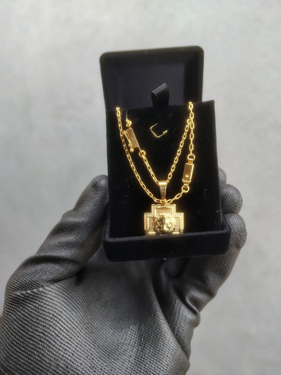 Cordão e pulseira 