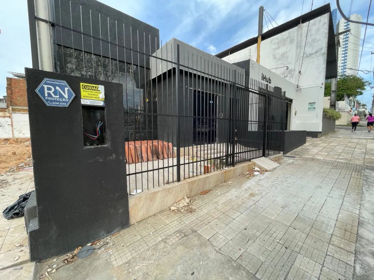 Portão e grade de ferro