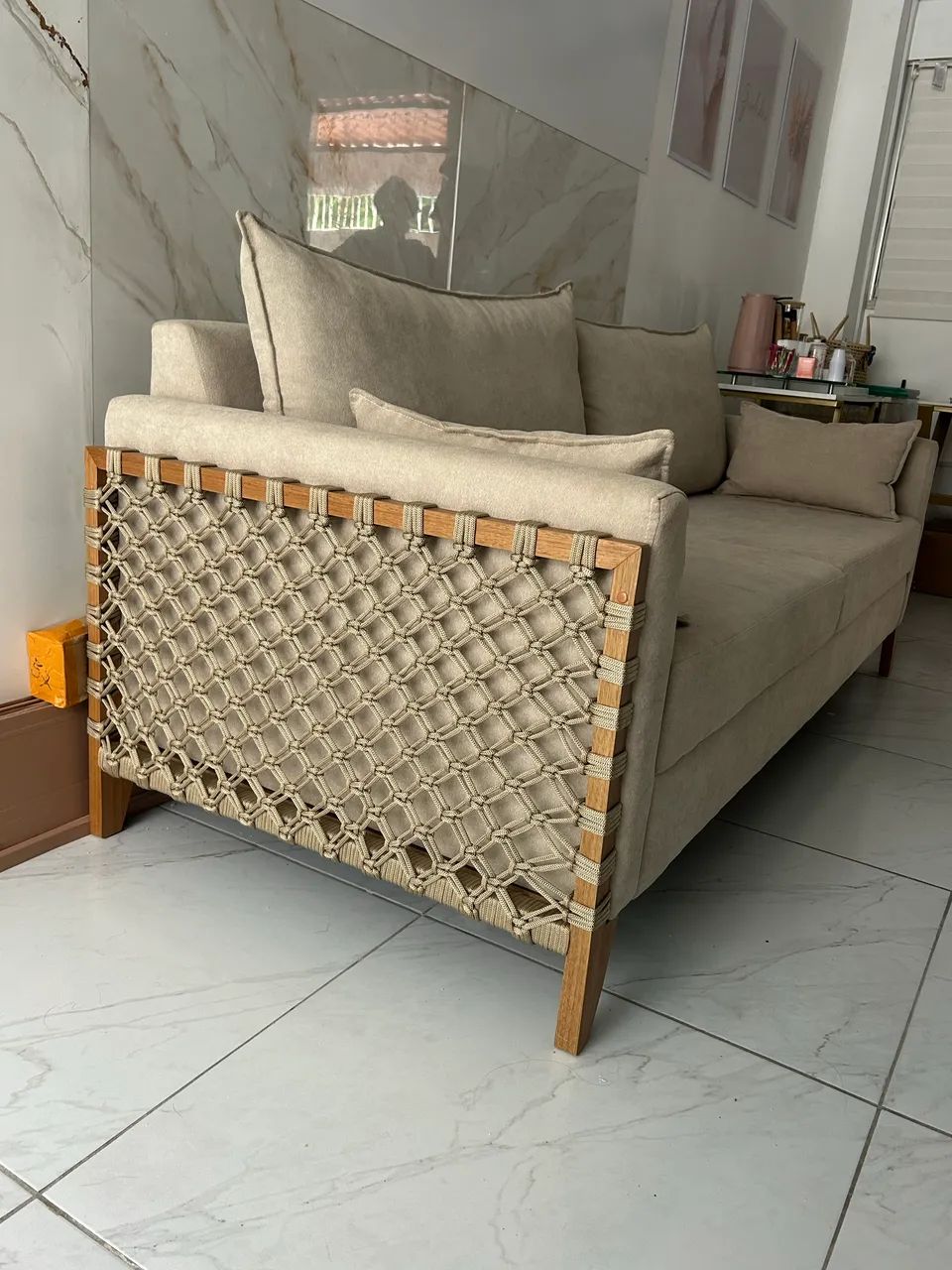 Sofá novo com um mês de uso sem avaria 