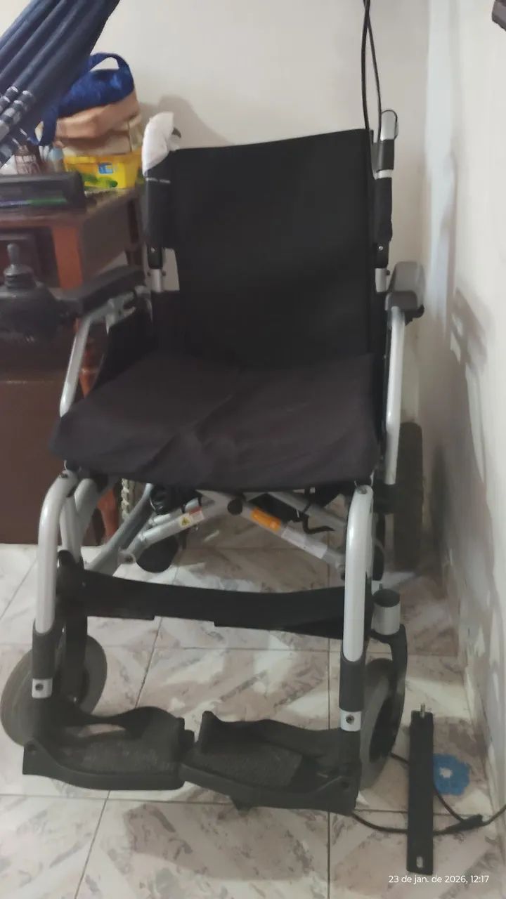 cadeira de rodas motorizada delamed  - Foto 3