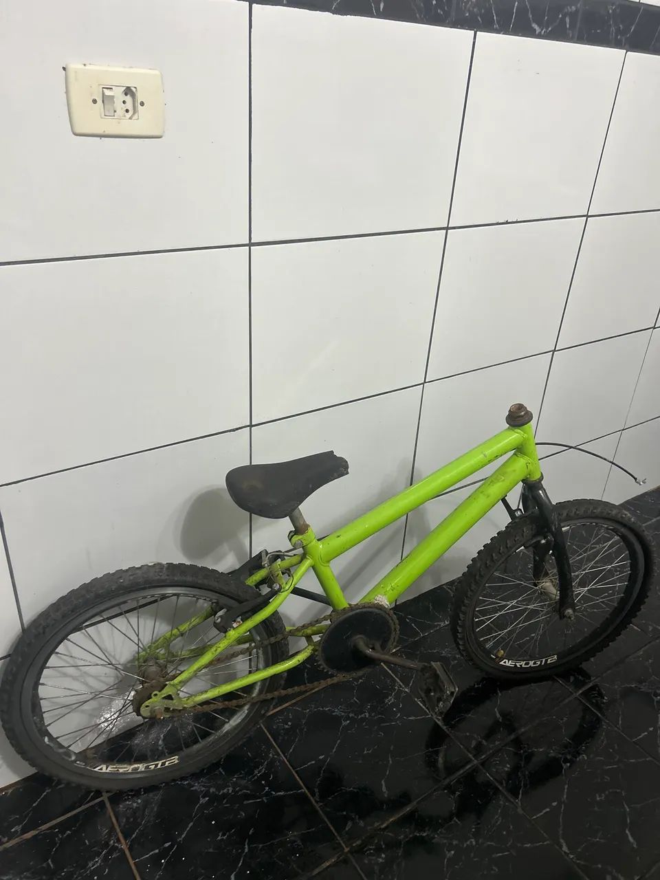Vende-se bicicleta aro 24 verde com nada de defeito 