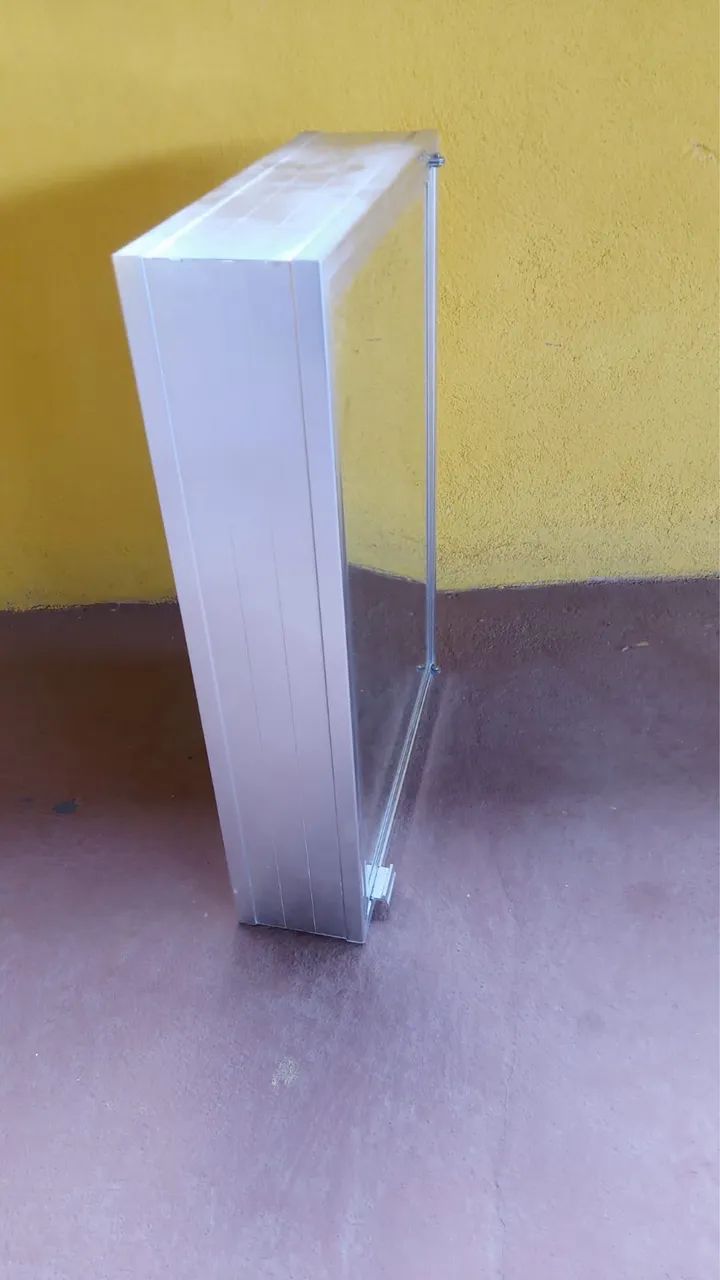 Armário com espelho 
