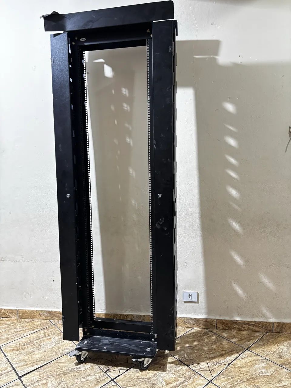Rack Coluna Torre 19 Polegadas 44U 2,30m com Guias Finger e Rodízios - Foto 2