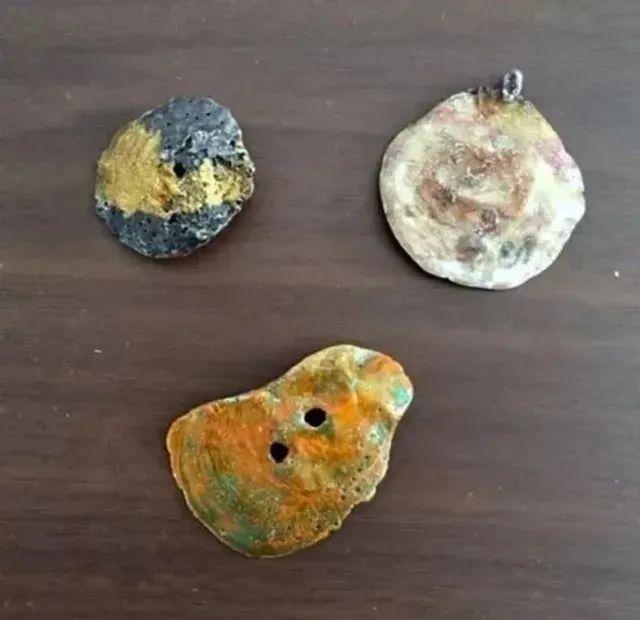 2 pingentes e 1 broche - arte em conchas - Foto 3