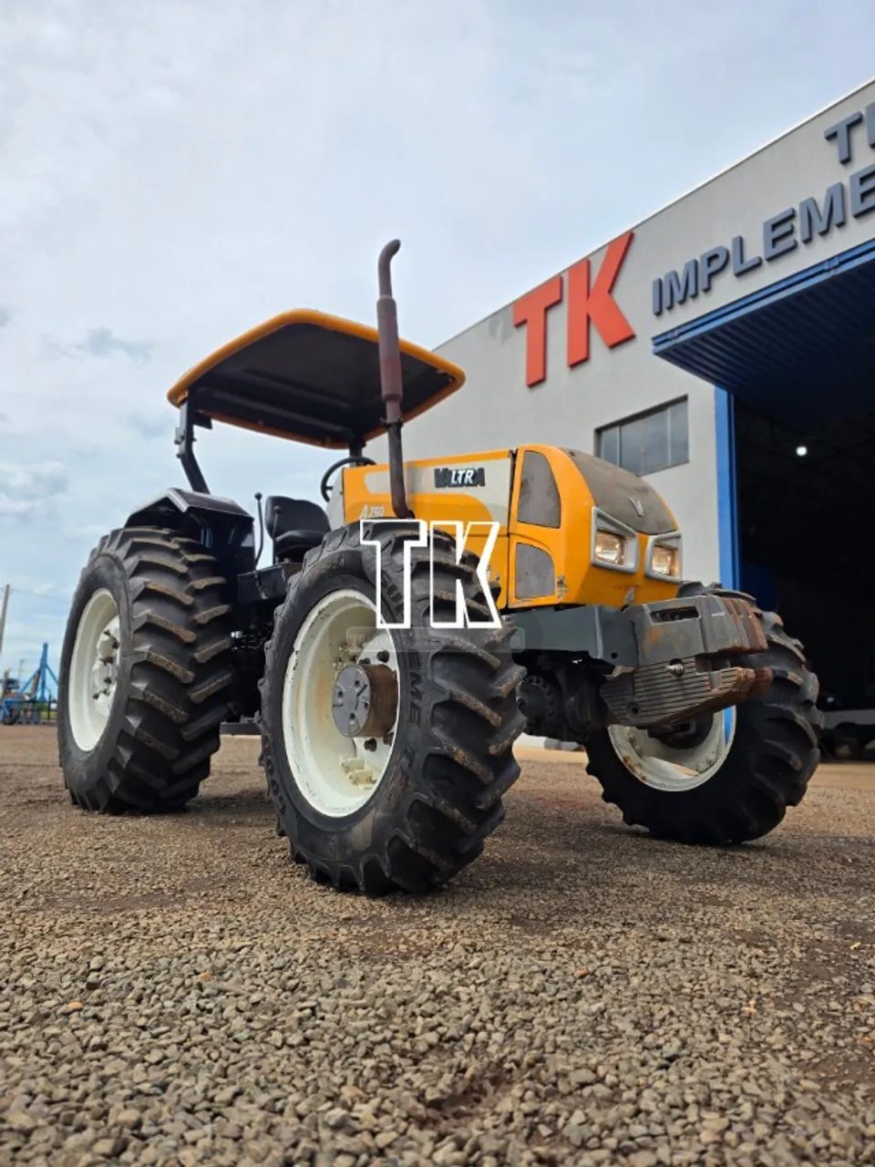 cod. 1429 TRATOR VALTRA A750 ANO 2012 COM REDUTOR DE VELOCIDADE - Tk Tratores Nova Andradi
