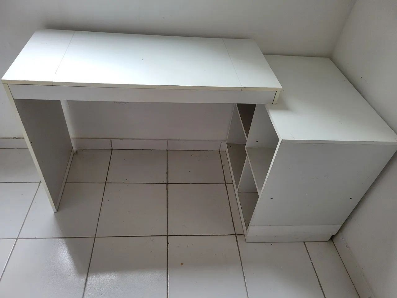 Escrivaninha + Nichos