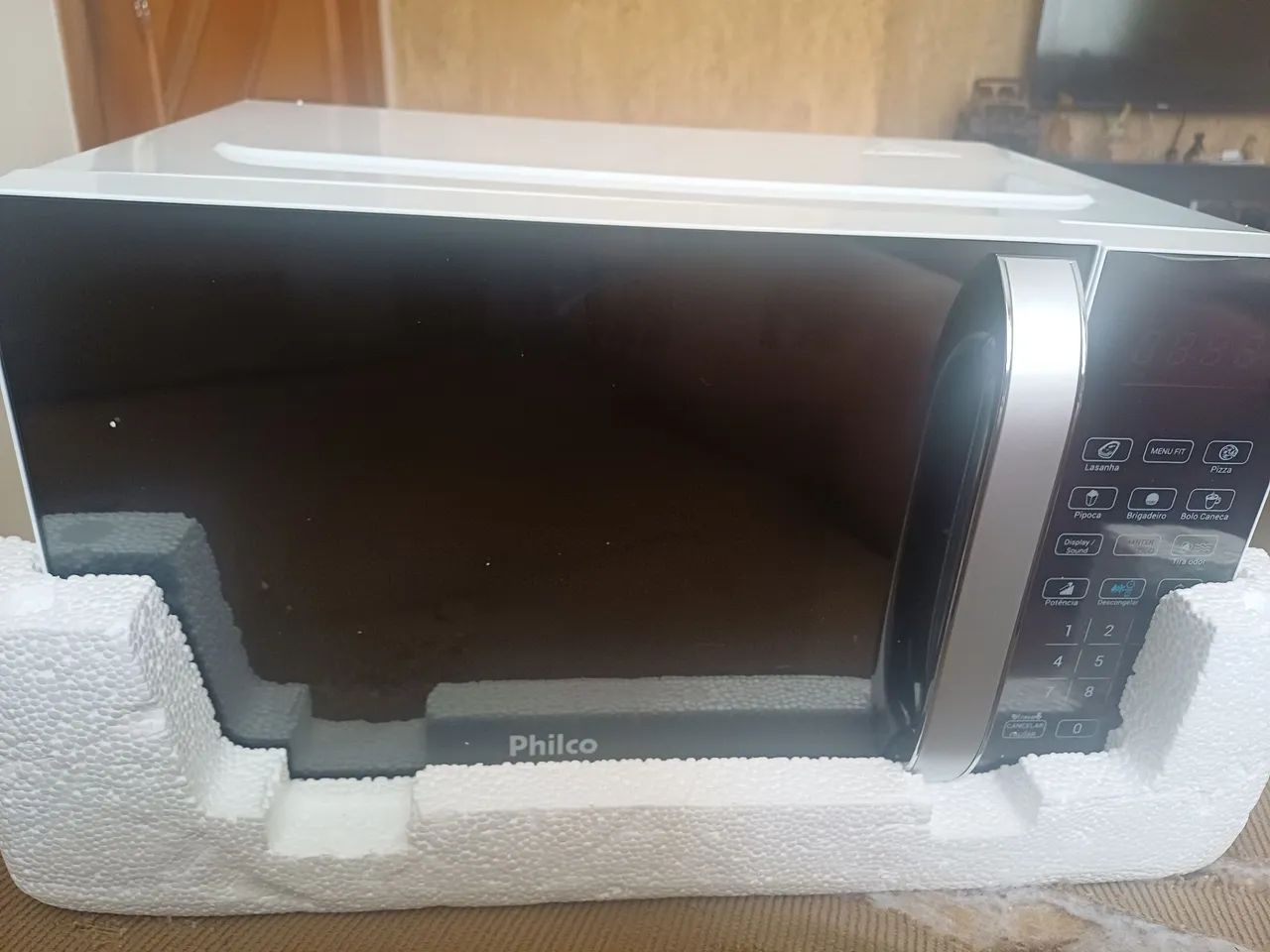 MICRO-ONDAS PHILCO 220V BRANCO PORTA ESPELHADA 20 L.