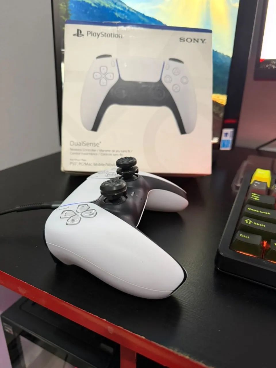 Controle de PS5 Wireless (Acompanha Fio de 3m e control freek) - Foto 2