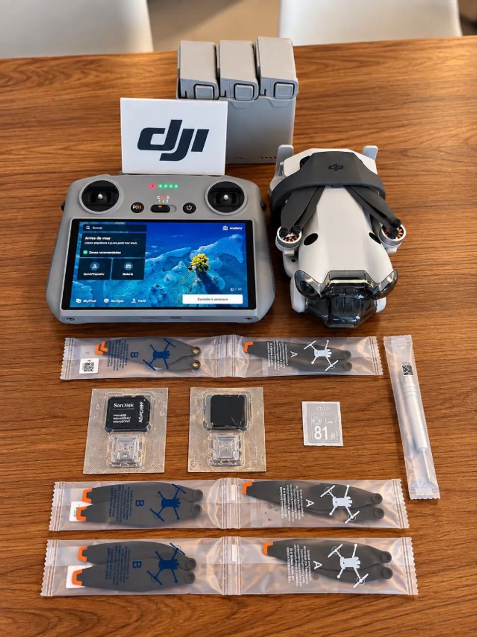 DJI Mini 4 Pro Fly More Combo - Estado de Zero - Menos de 4h de Voo