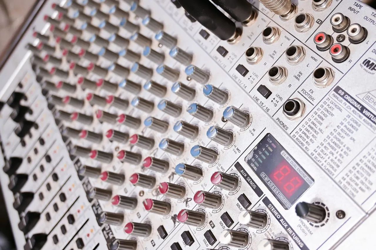 Mesa de som Behringer eurorack UB2222fx PRO - Foto 2