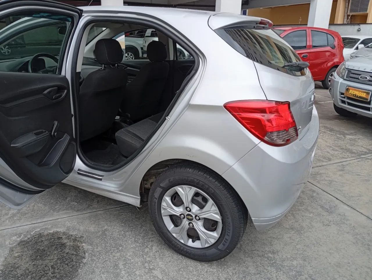 Chevrolet Onix JOY Hatch 1.0 8V Flex Mec. 4P, foto 8 de 12