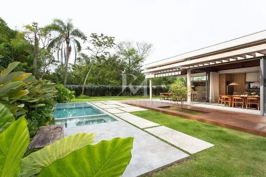 Casa em condomínio com 4 suítes na Cachoeira do Bom Jesus, Florianópolis/SC
