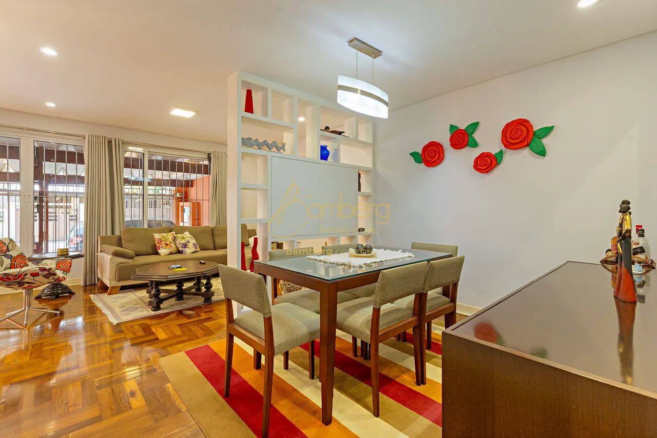 Casa térrea com ambientes amplos totalmente reformada. - Foto 7