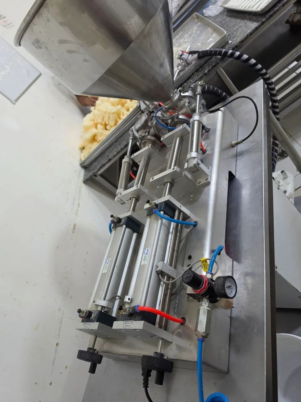 Envasadora de pastosos  e compressor - Foto 3