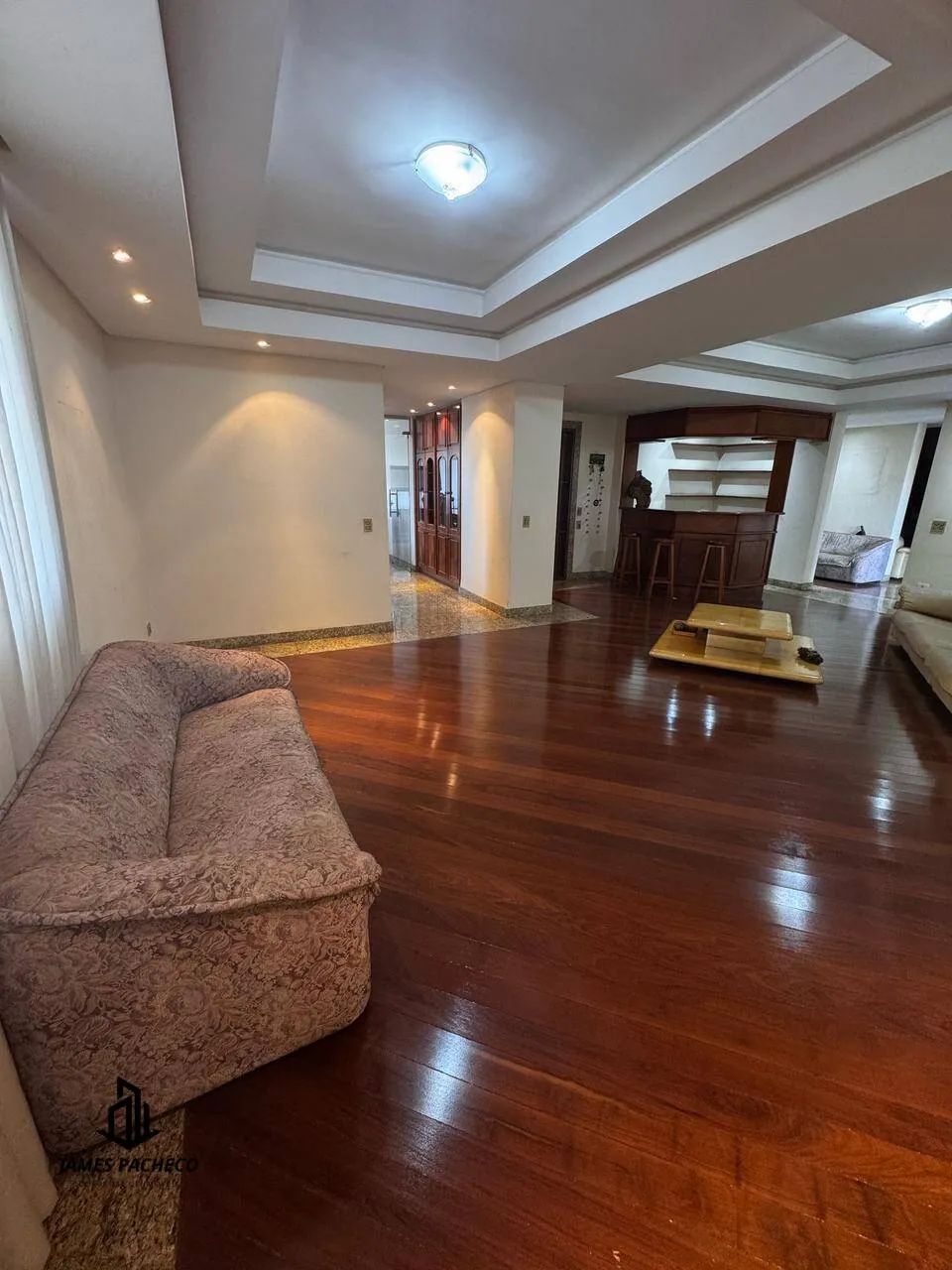 Apartamento 5 quartos, 2 suítes - Setor Oeste