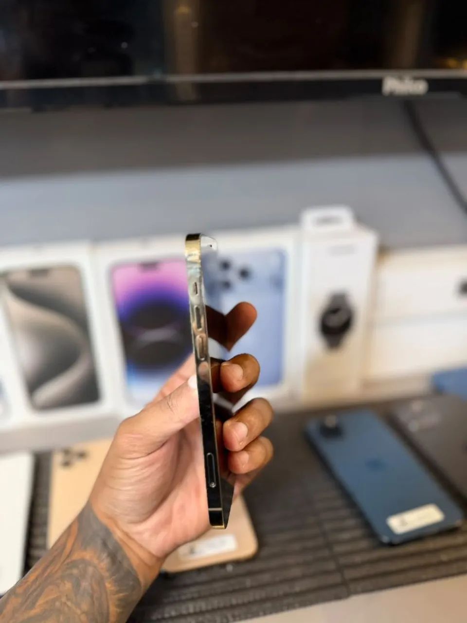 IPHONE 12 PRO 256GB<br>R$ 2.050 - Foto 3