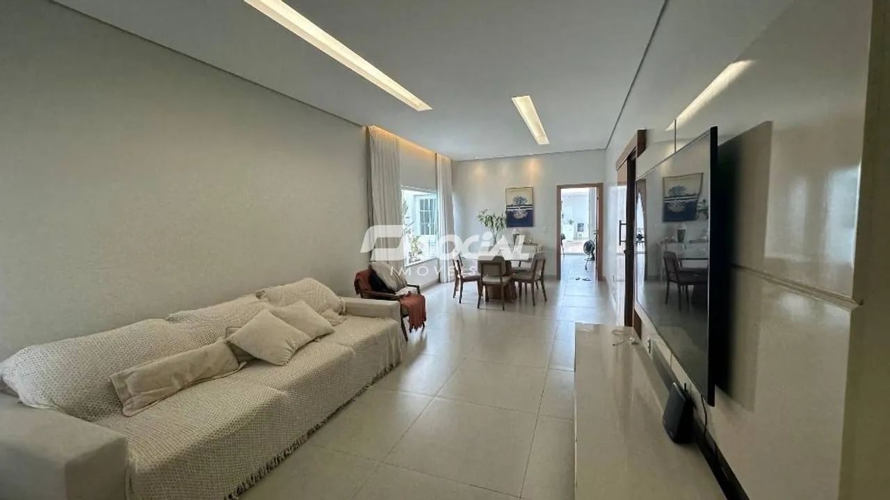 Excelente casa em condomínio fechado com 04 quartos