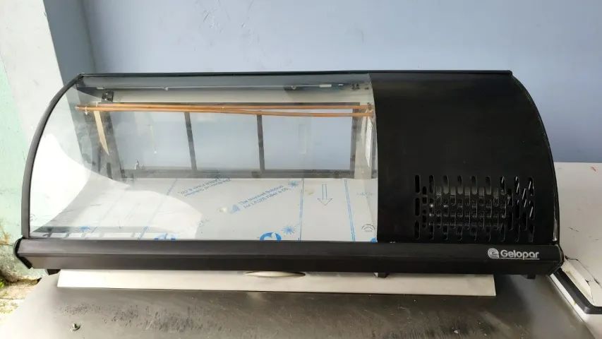 Vitrine de Sushi Refrigerada Gelopar 1,20m Preta - NOVA (Nunca Usada)