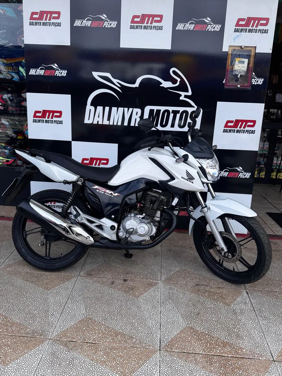Fan 160   Vendo troco aceito cartão financiamento 