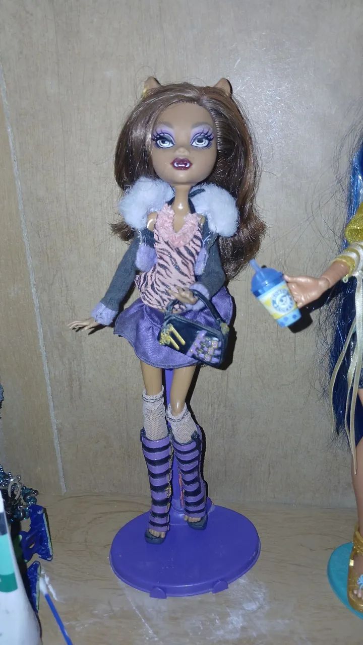 Clawdeen, venda (reservada)