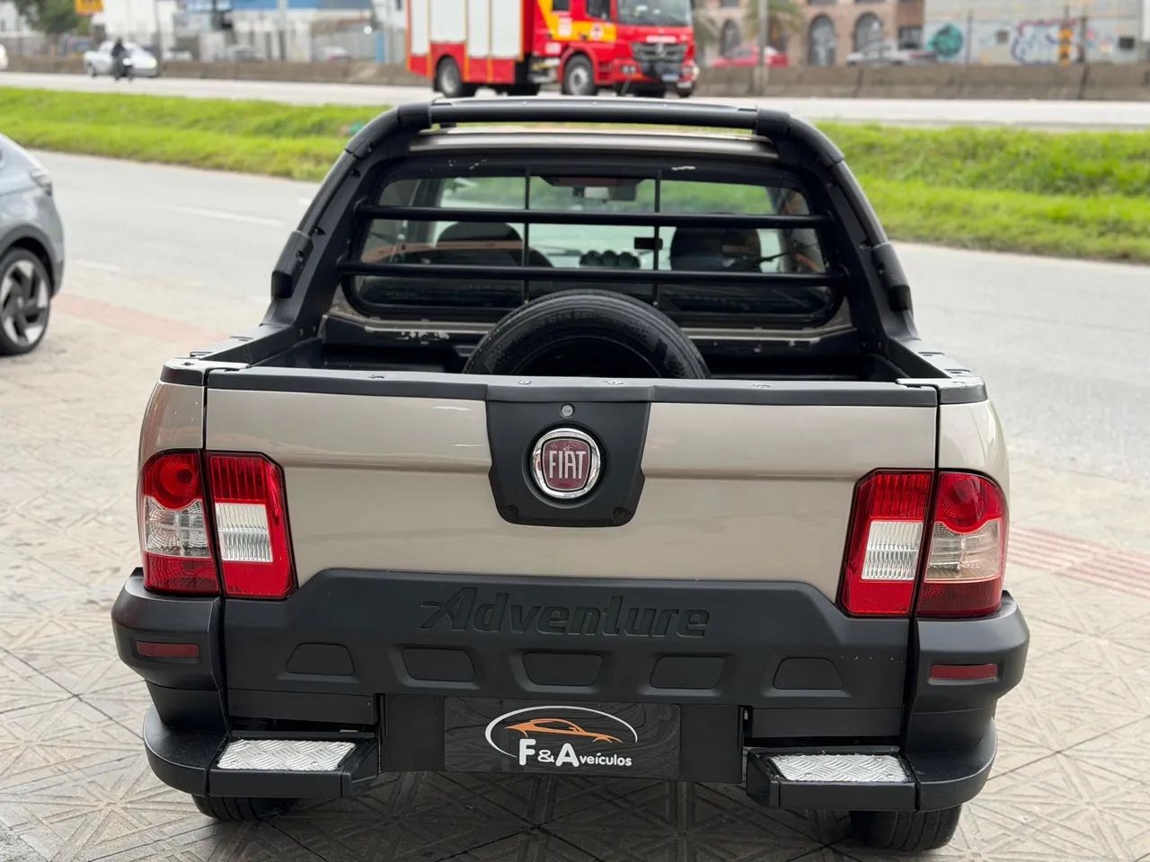 Fiat Strada Adventure1.8/ 1.8 Locker Flex CD 2011 - Foto 3