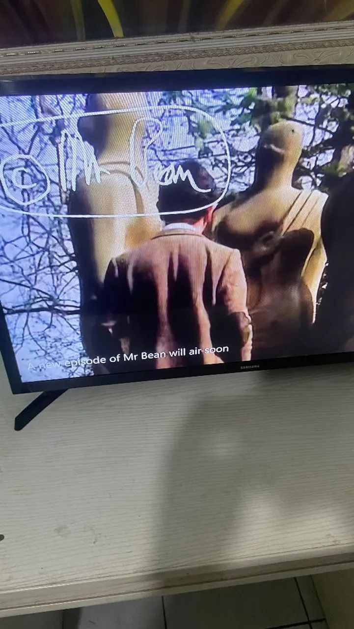 Vendo TV smart, 32 polegadas nova ,apenas tirada da cx para enfeite . - Foto 3