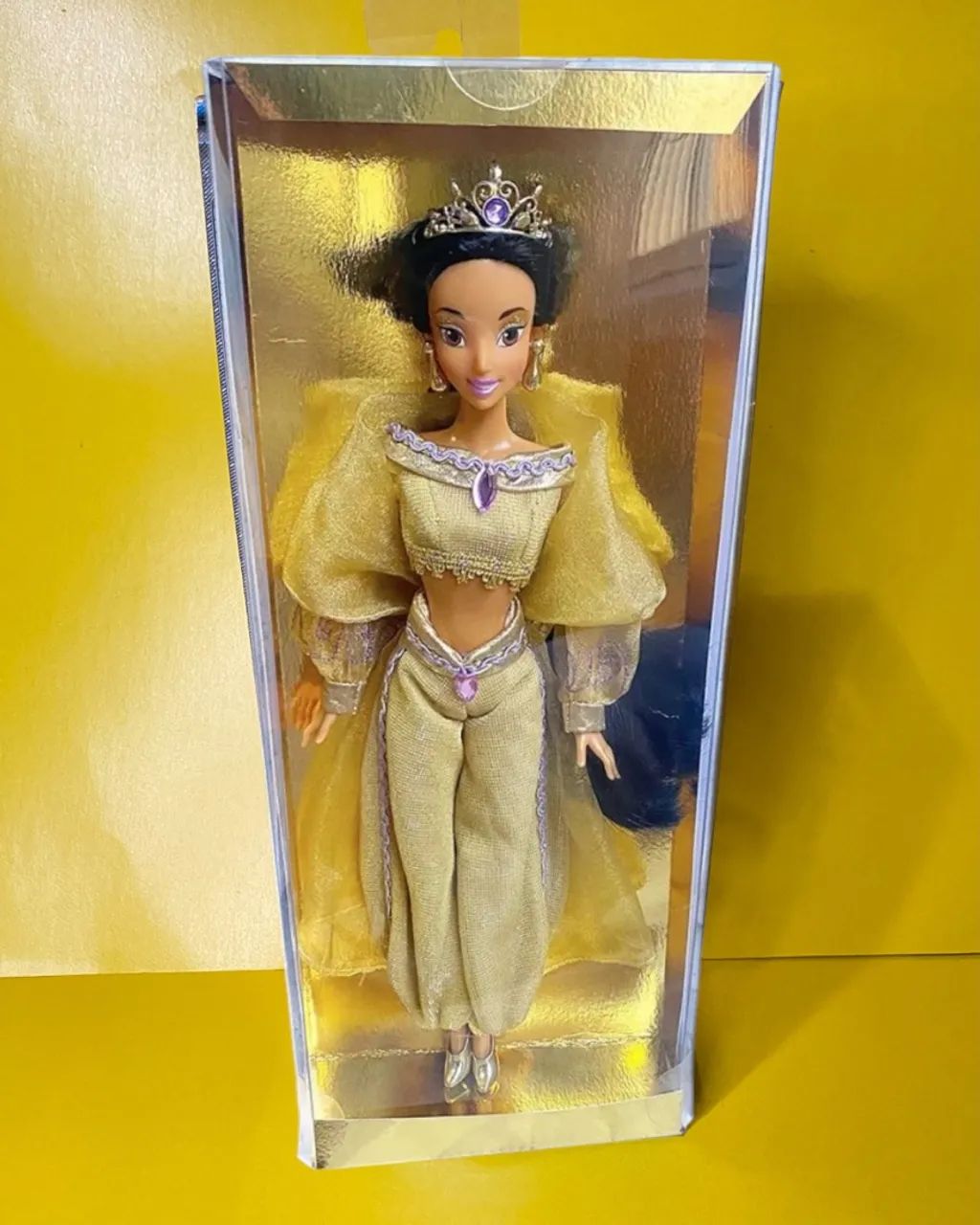 Boneca Jasmine roupa dourada