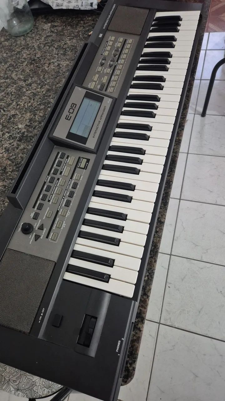 Teclado Roland E-09 - Foto 2