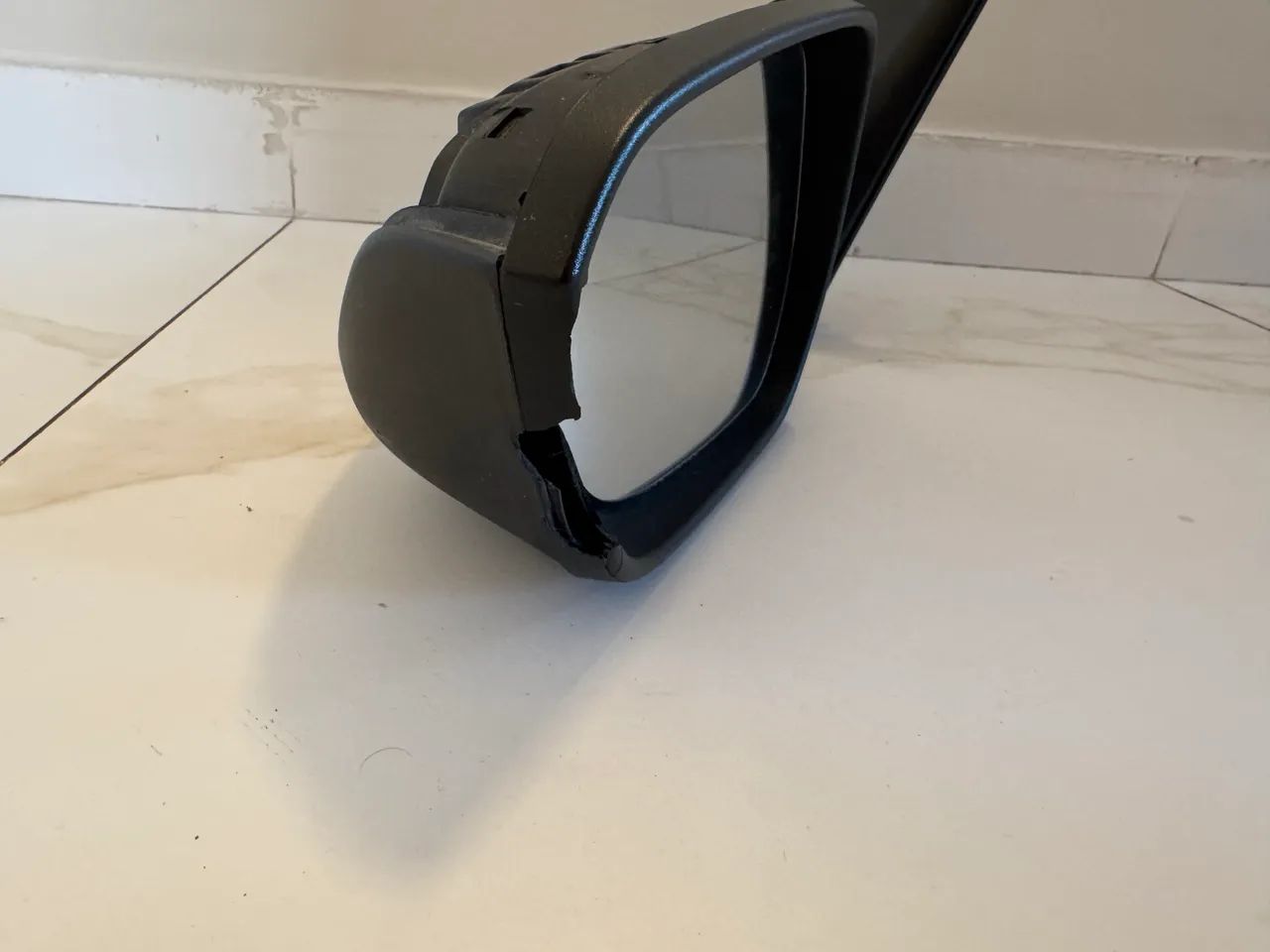 Retrovisor Ônix com moldura interna quebrada - Foto 2