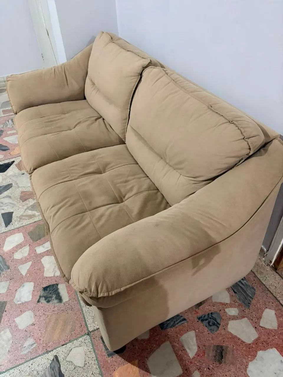 Sofá 3 lugares confortável e sofisticado  - Foto 2