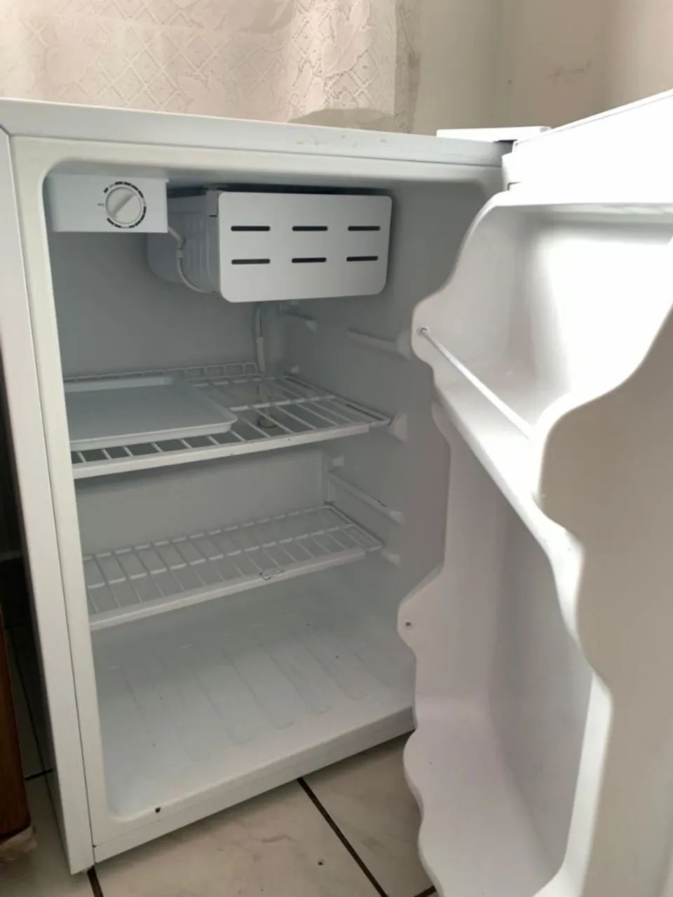 Frigobar Philco 68L 220V- Excelente estado - Foto 2