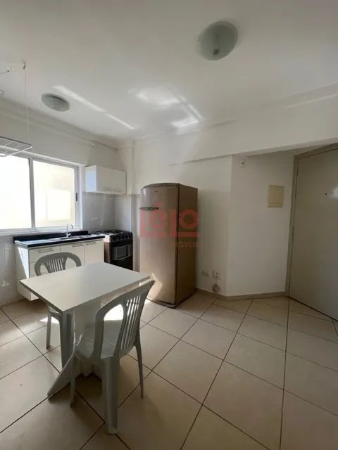 Apartamento de 1 quarto para alugar na Zona 07 em Maringá próximo à UEM com vaga coberta e - Foto 5
